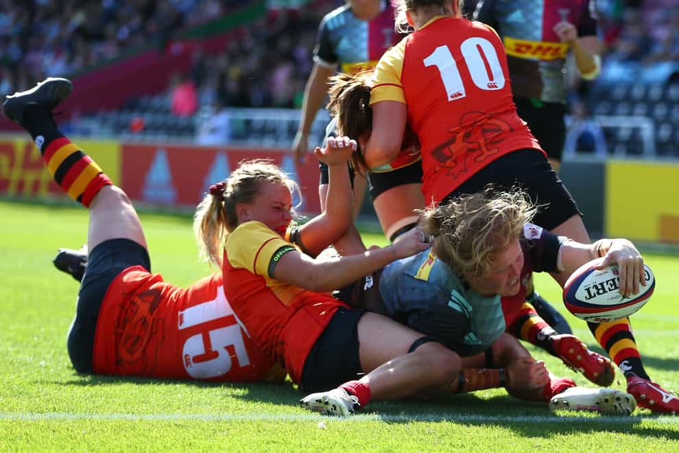 Leah Lyons dots down for one of Quins' many tries of the afternoon (Harlequins Women Twitter)