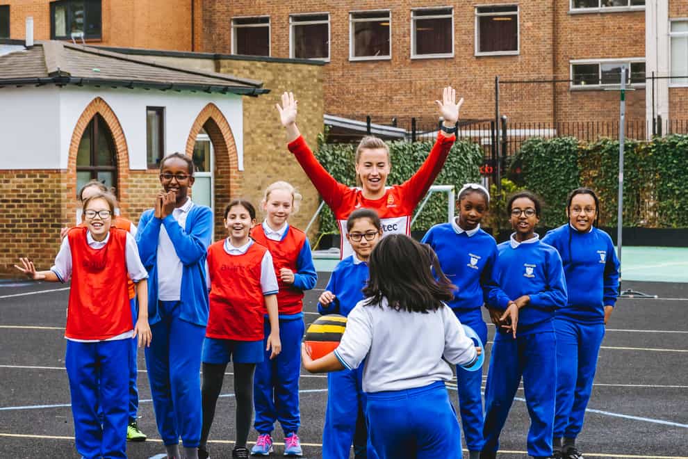 Maddie Hinch joins in with children at the TeamUp London day (sportsbeat)
