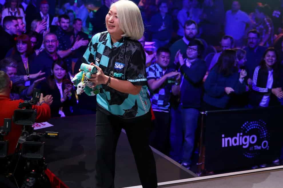 Suzuki began the defence of her 2019 title with a gutsy win (Twitter: @BDODarts)
