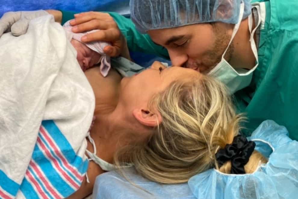 Kournikova with her new baby and partner Iglesias (Instagram: Anna Kournikova)