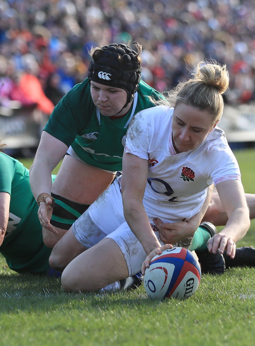 Sarah McKenna scores England's fifth try of the afternoon (PA Images)