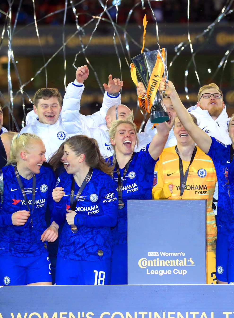 Chelsea celebrate their first League Cup triumph (PA Images)