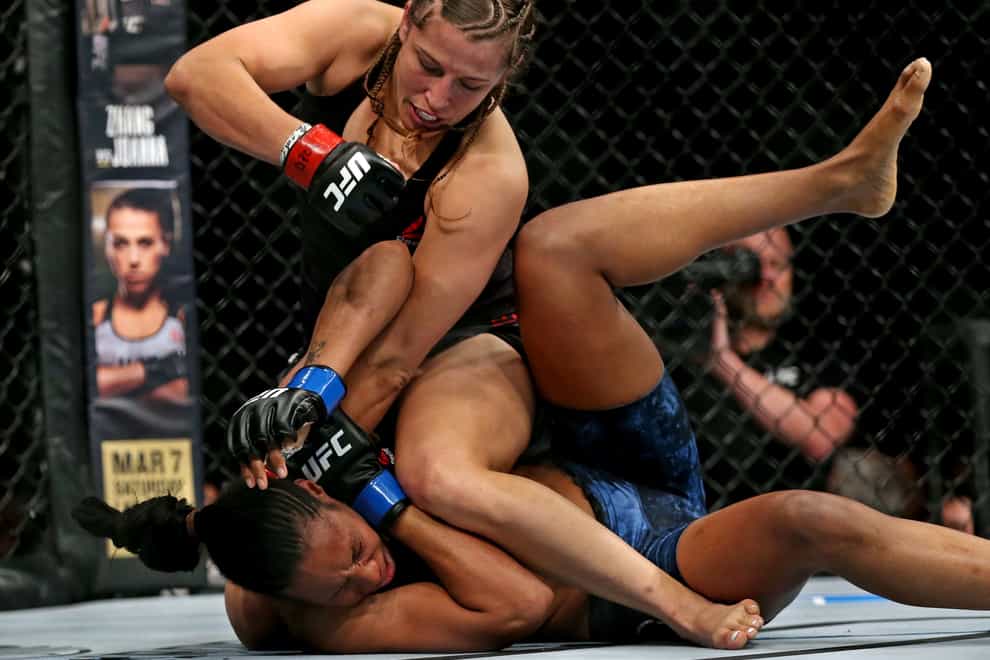 Spencer (red gloves) believes she has can beat Nunes (PA Images)