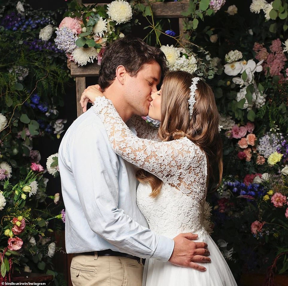 You may now kiss the bride (Instagram: @bindisueirwin)