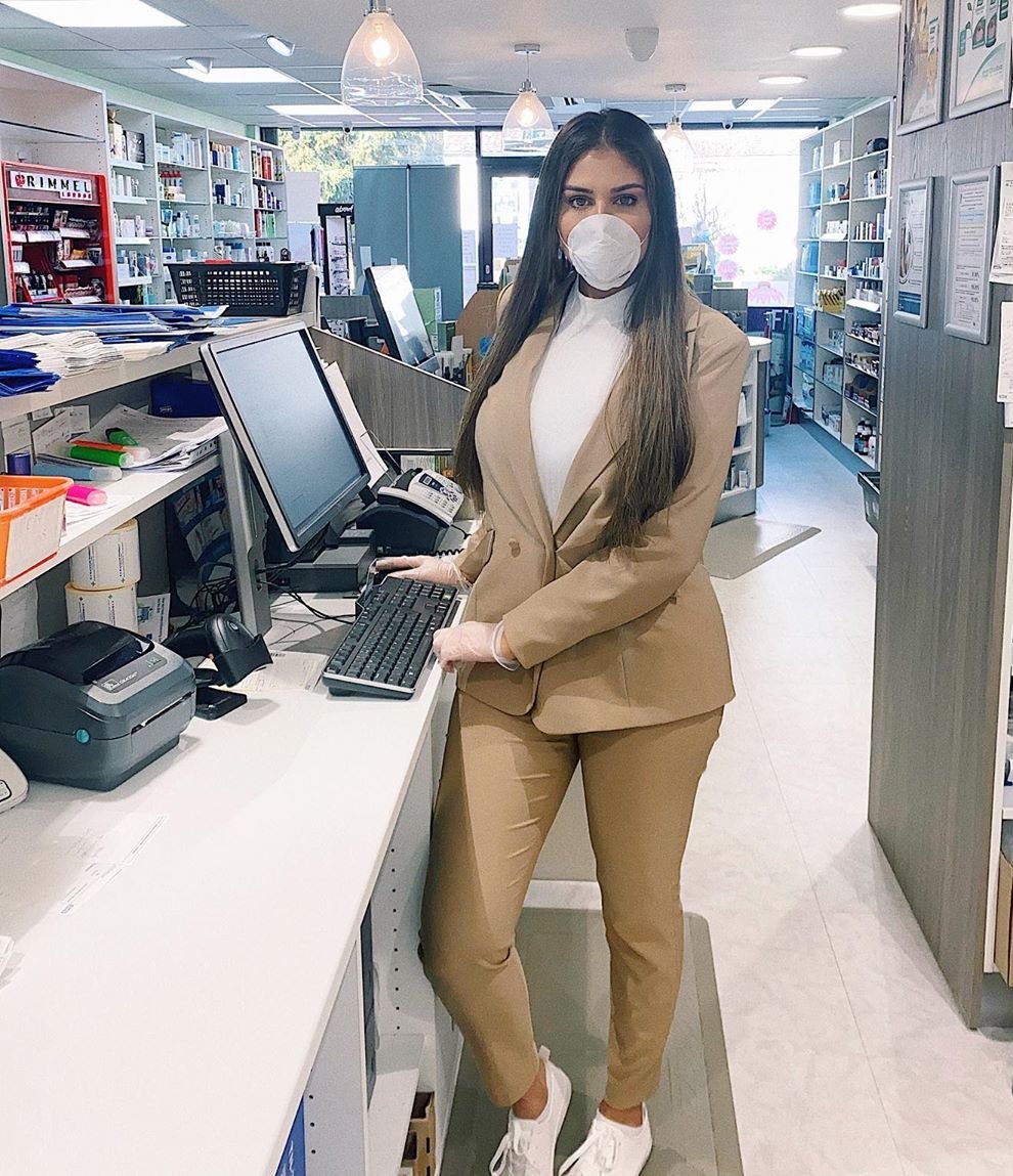 Vakili was a pharmacist before taking part in Love Island last year (Instagram: Anna Vakili)