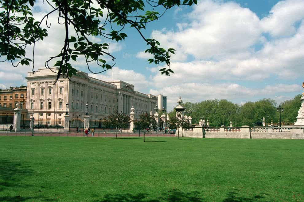 The couple were seen having sex just yards from Buckingham Palace in St James' Park