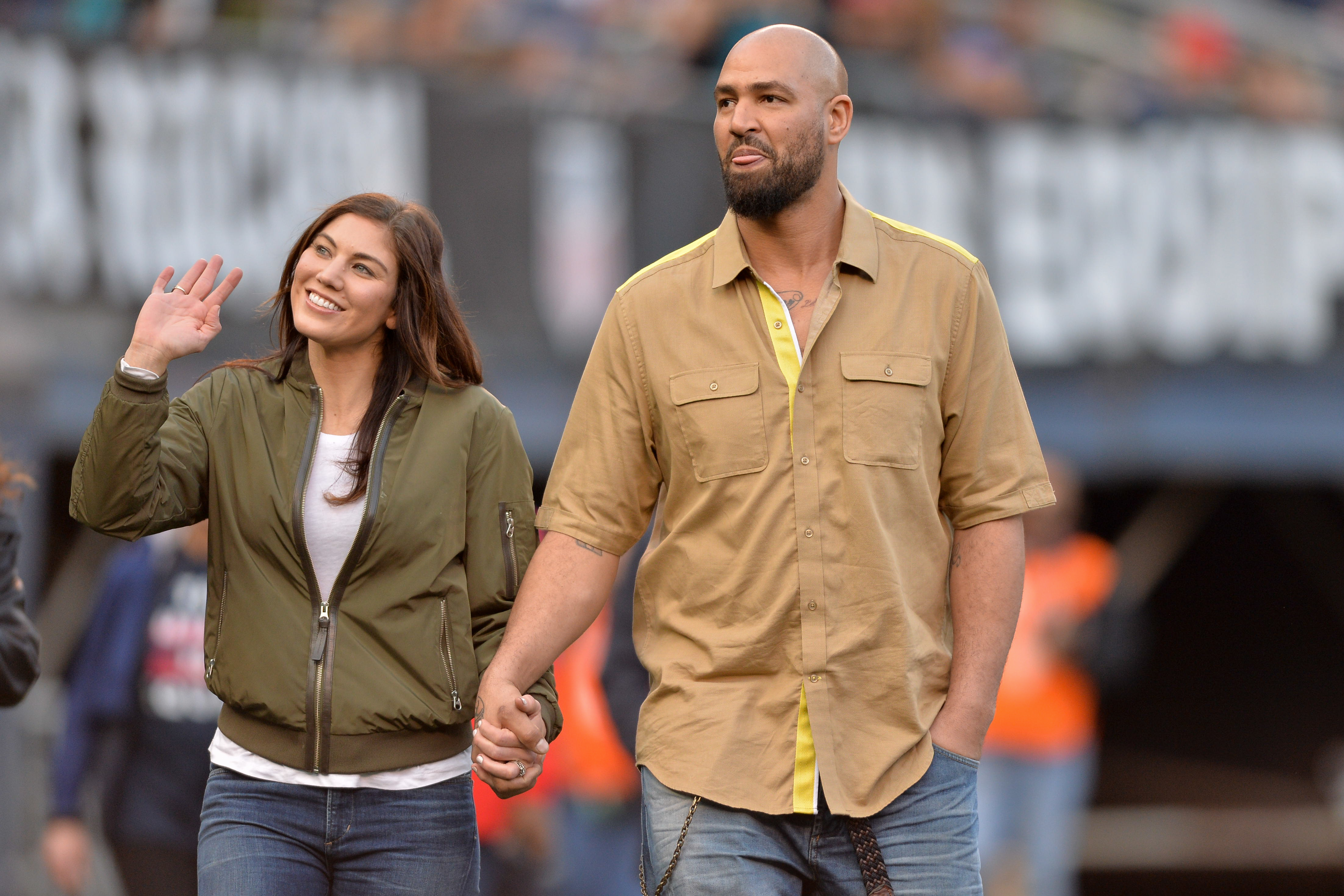 Ex-US goalkeeper Hope Solo gives birth to twins, a boy and a girl! | NewsChain