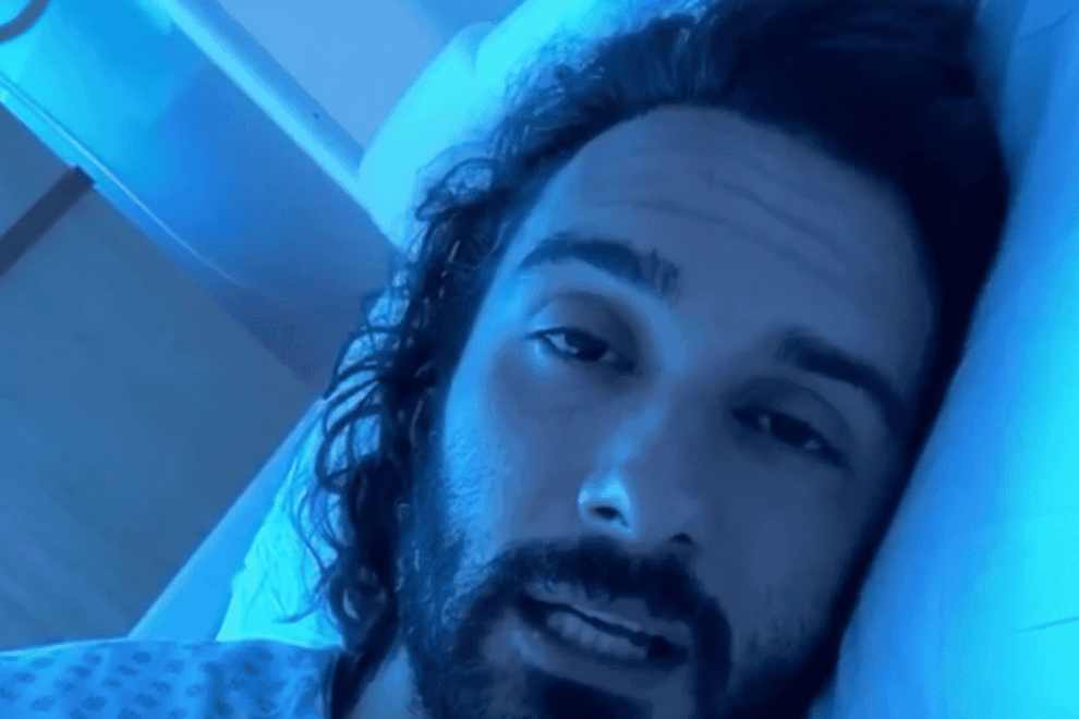 Joe shares his medical story from his hospital bed (Instagram: @thebodycoach)