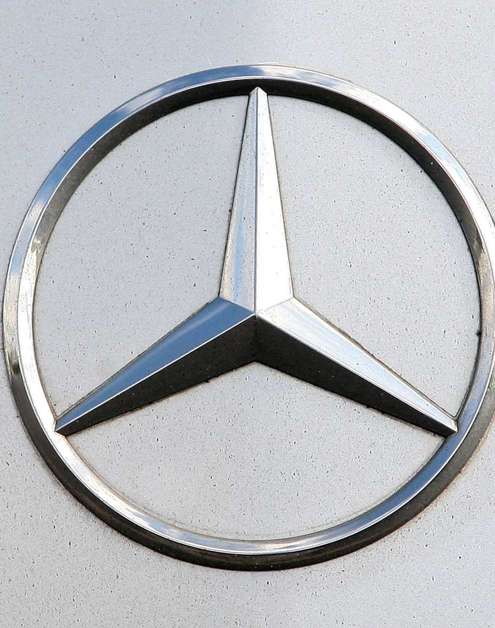 A Mercedes logo