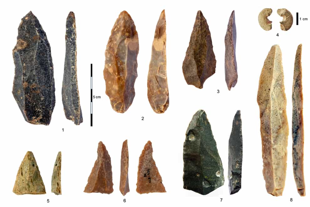 tone artifacts from the Initial Upper Paleolithic at Bacho Kiro Cave