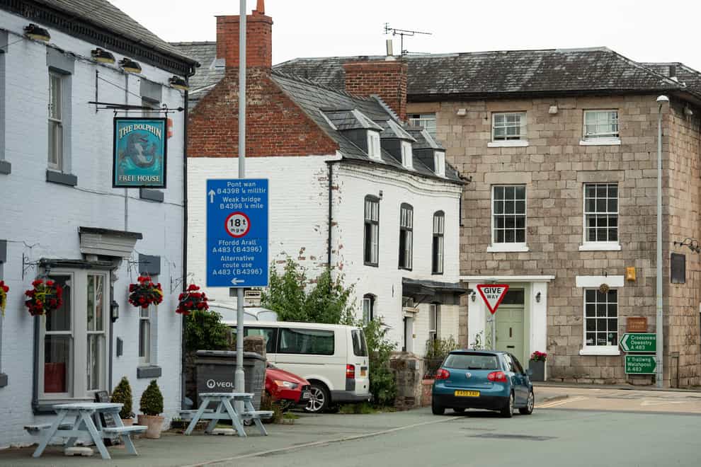 The Dolphin, in Wales, (l) and the Cross Keys, in England, (r) in Llanymynec