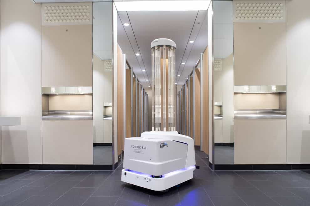 UV cleaning robot