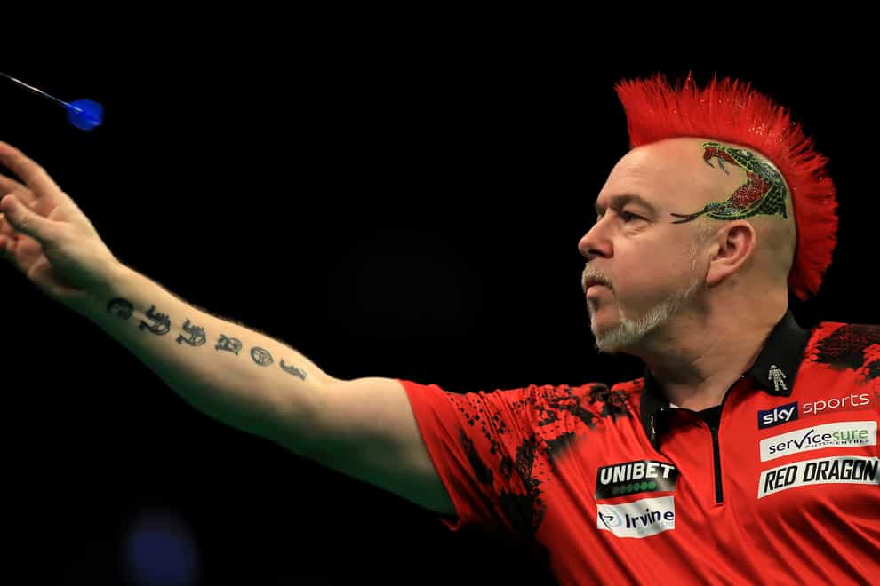Peter Wright had worn glasses in the previous tournament because of the different lighting conditions