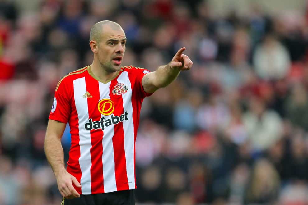 Darron Gibson is staying with Salford