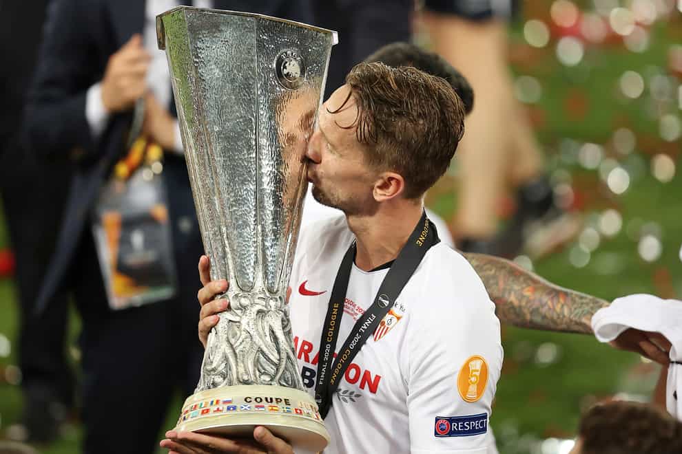 Luuk de Jong kisses the trophy after Sevilla's Europa League final victory over Inter Milan