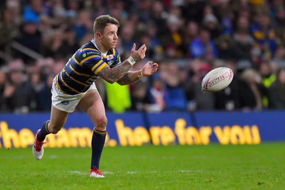 Scrum-half Richie Myler has agreed a new two-year deal with Leeds Rhinos.