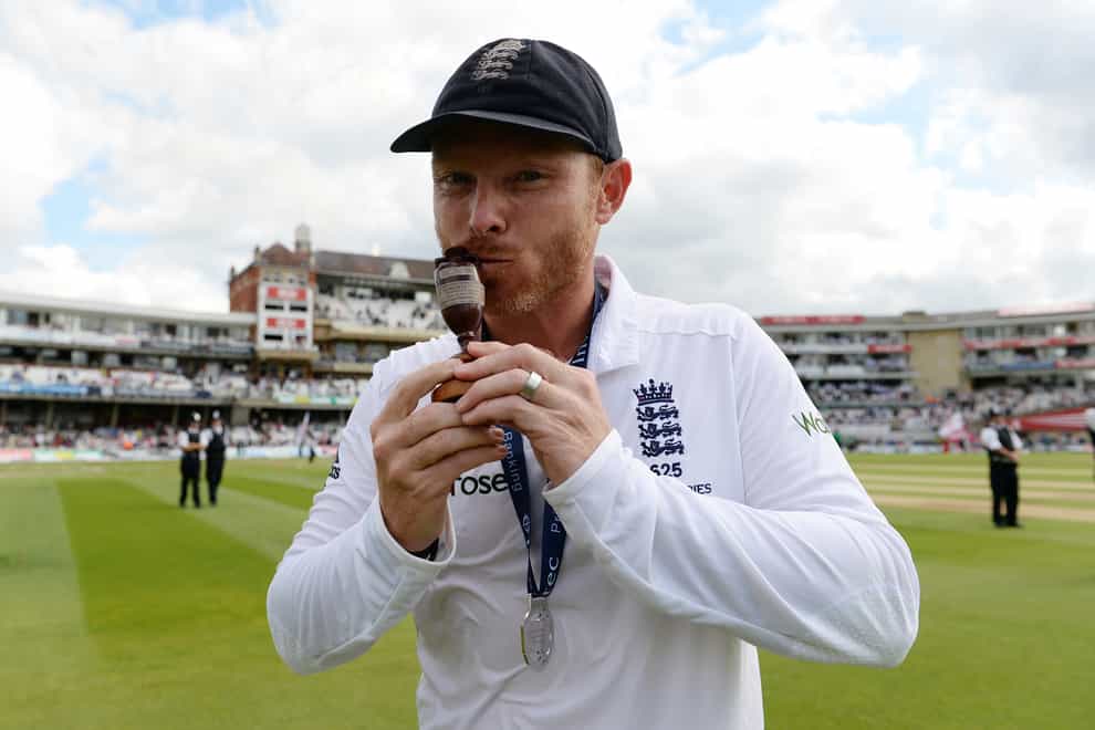 England’s Ian Bell celebrates an Ashes victory