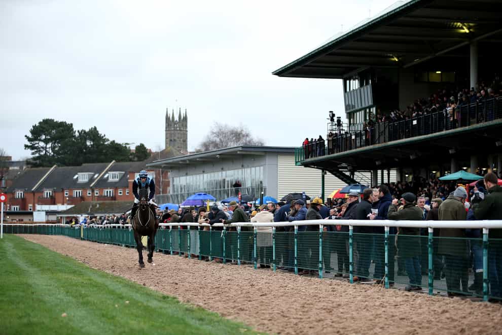 Warwick will welcome 500 racegoers at their jumps meeting