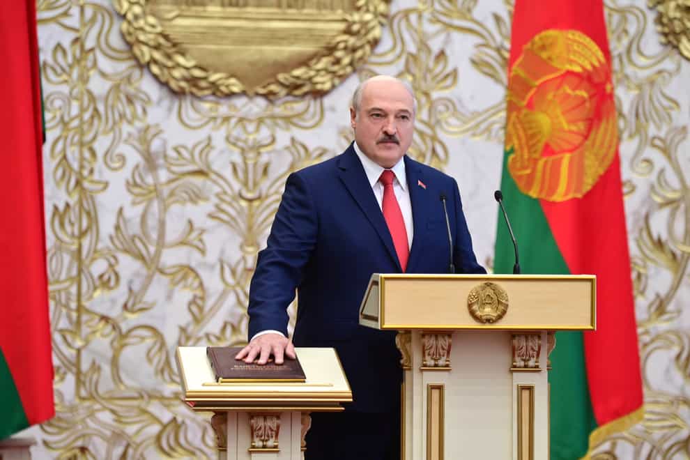 Alexander Lukashenko takes his oath of office