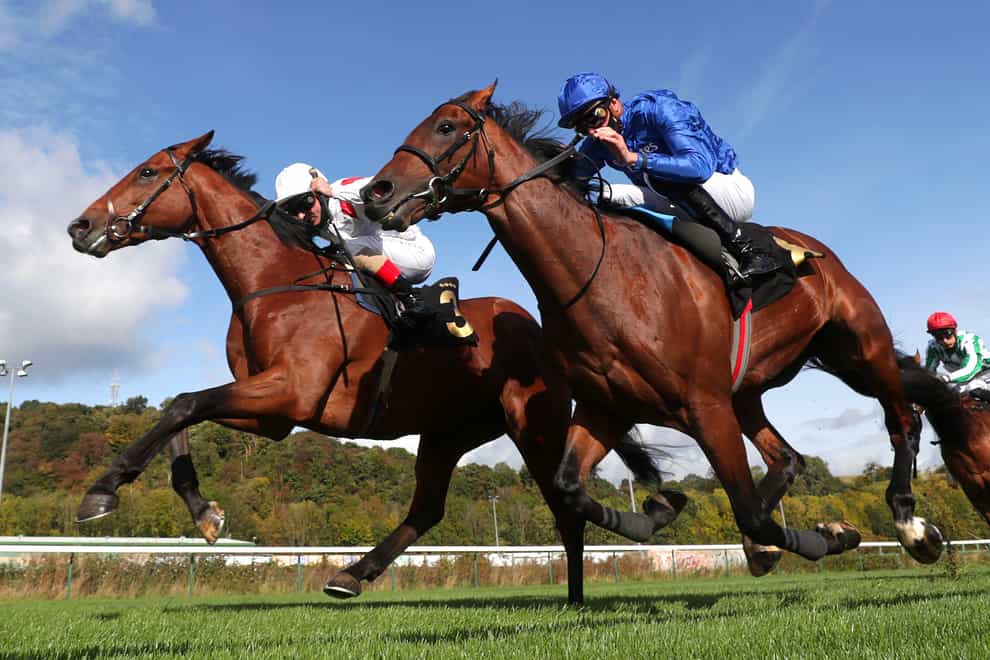 Irish Legend (left) gets the better of Royal Touch to make a winning debut at Nottingham