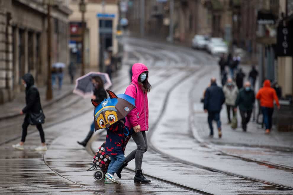 Pedestrians weather the rain