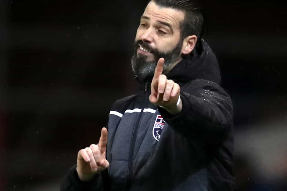 Ross County manager Stuart Kettlewell fears his side may have to travel to Kilmarnock just hours before kick-off