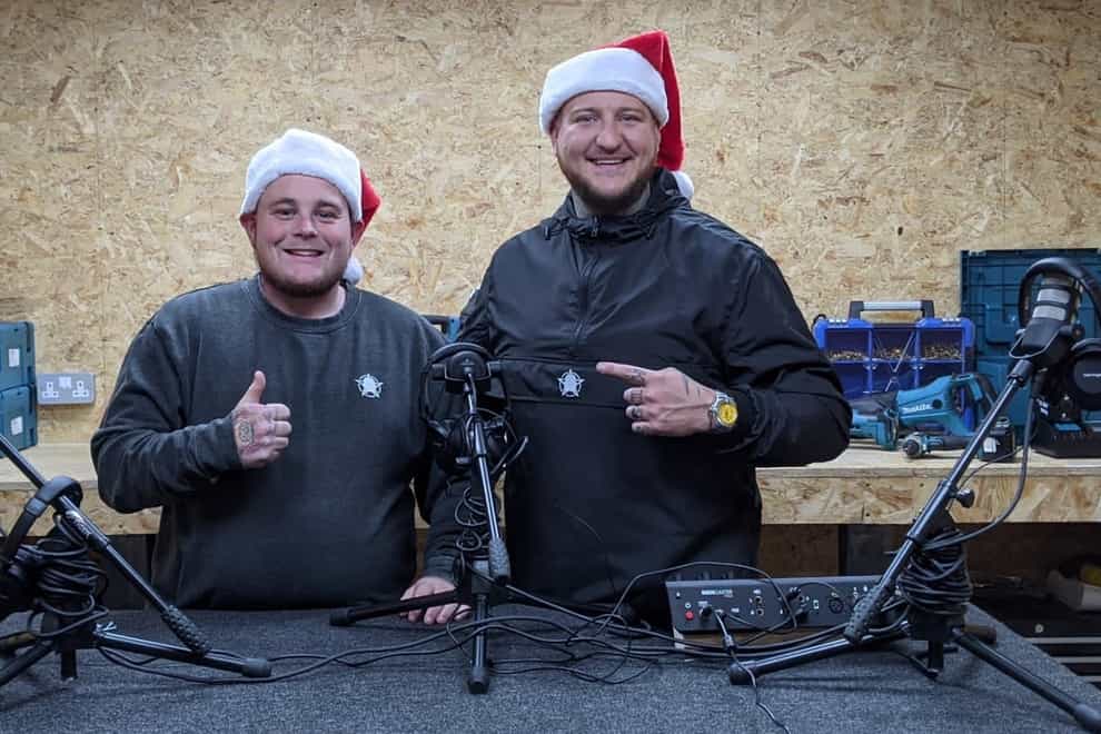 Viral duo to deliver Christmas presents to children