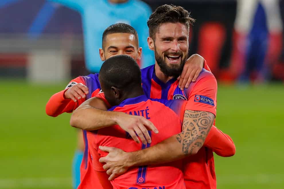 Olivier Giroud celebrates with team-mates