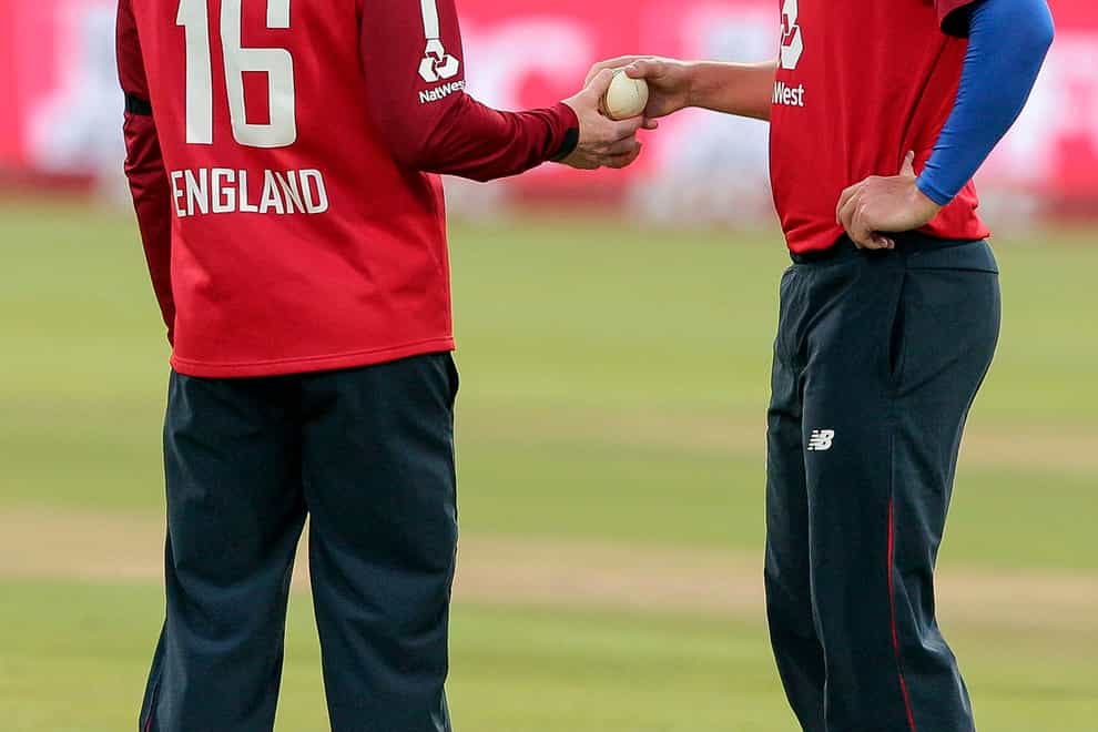 Eoin Morgan (left) has been using off-field messages to guide his captaincy