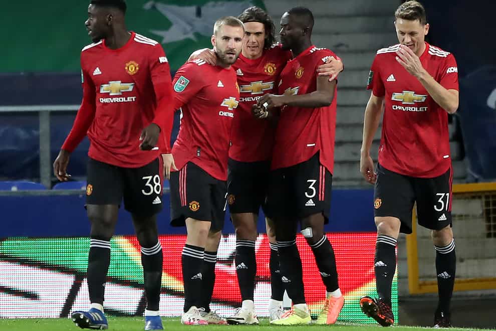 Manchester United struck twice late on against Everton to secure a Carabao Cup semi-final against Manchester City