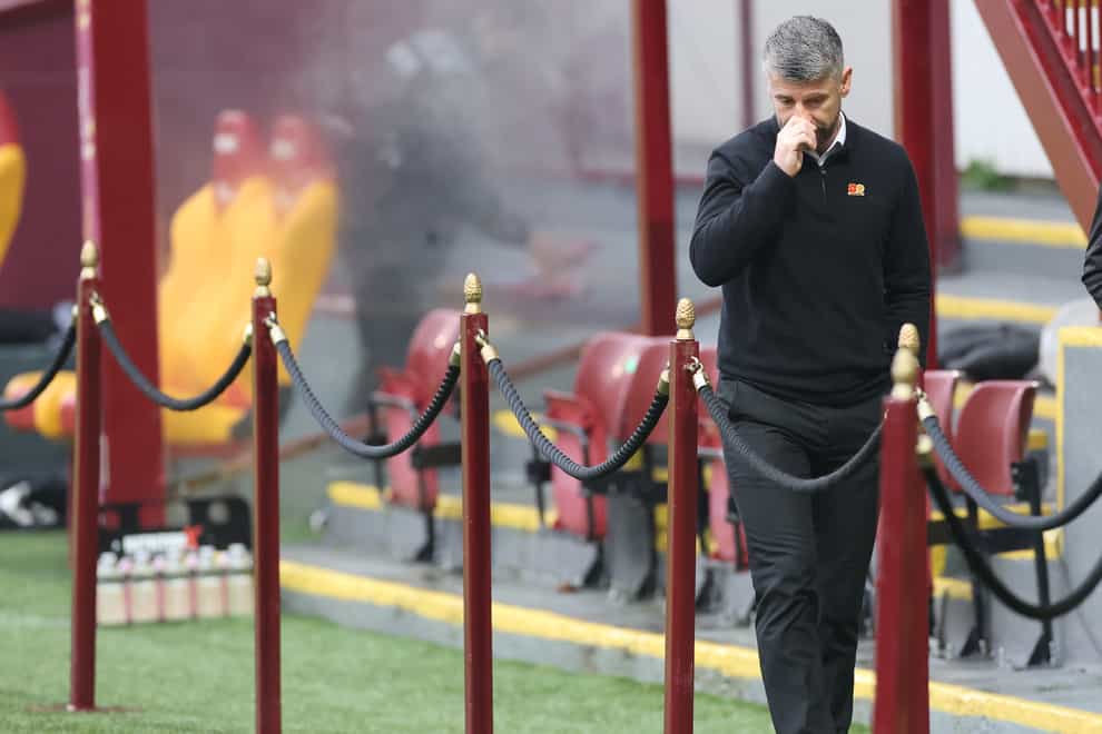 Football is completely behind Alex Dyer after racist abuse says Motherwell boss Stephen Robinson