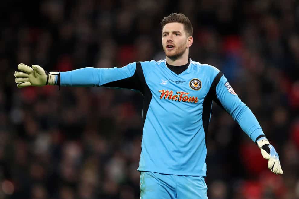 Former Newport goalkeeper Joe Day has joined Bristol Rovers on loan from Cardiff