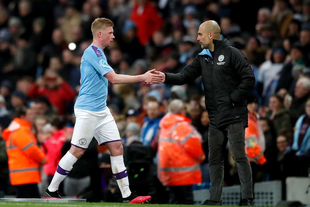 Manchester City manager Pep Guardiola shakes hands with midfielder Kevin De Bruyne