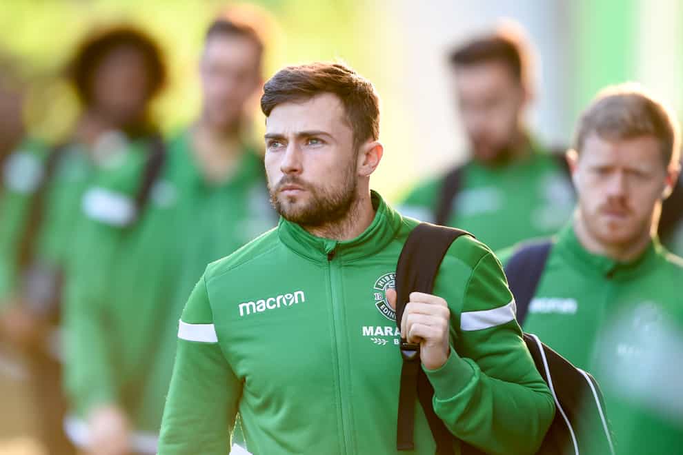 Lewis Stevenson has signed a new deal just days after chalking up his 500th Hibs appearance