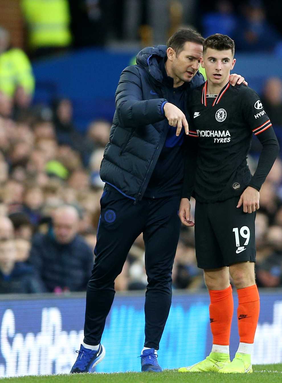 Frank Lampard (left) and Mason Mount on the touchline