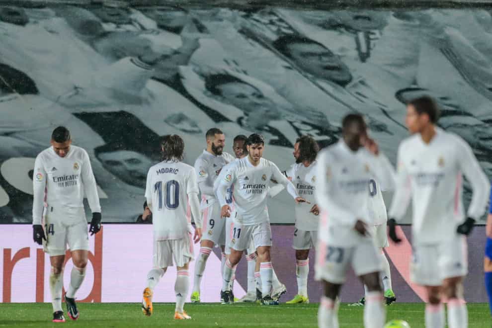 Real Madrid’s Karim Benzema, centre, celebrates after scoring against Getafe