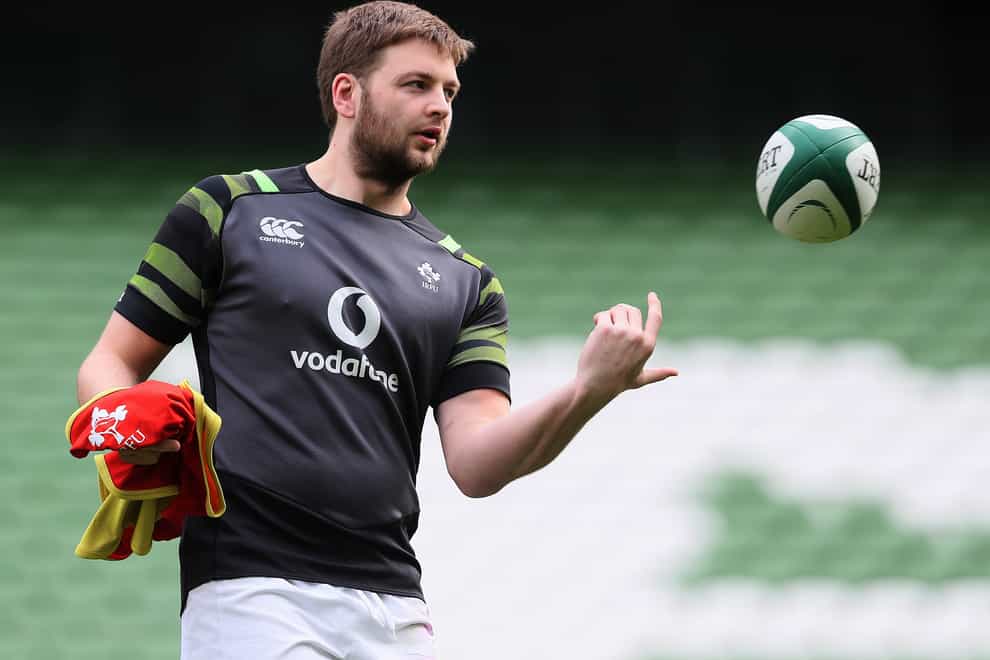 Ulster captain Iain Henderson has signed a new two-year Irish Rugby Football Union contract