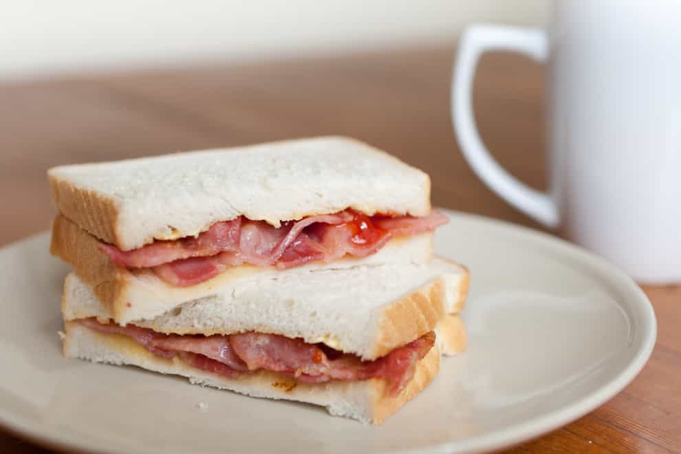 bacon sandwich on white bread