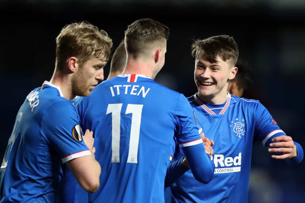 Andrew Milligan celebrates with his Rangers team-mates