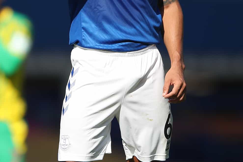 Everton midfielder Allan gives a thumbs-up