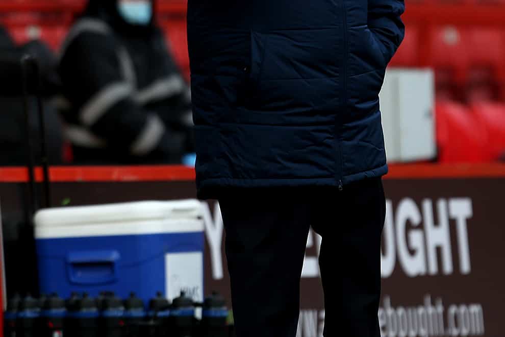 Gillingham manager Steve Evans has been unable to secure an out-of-contract forward