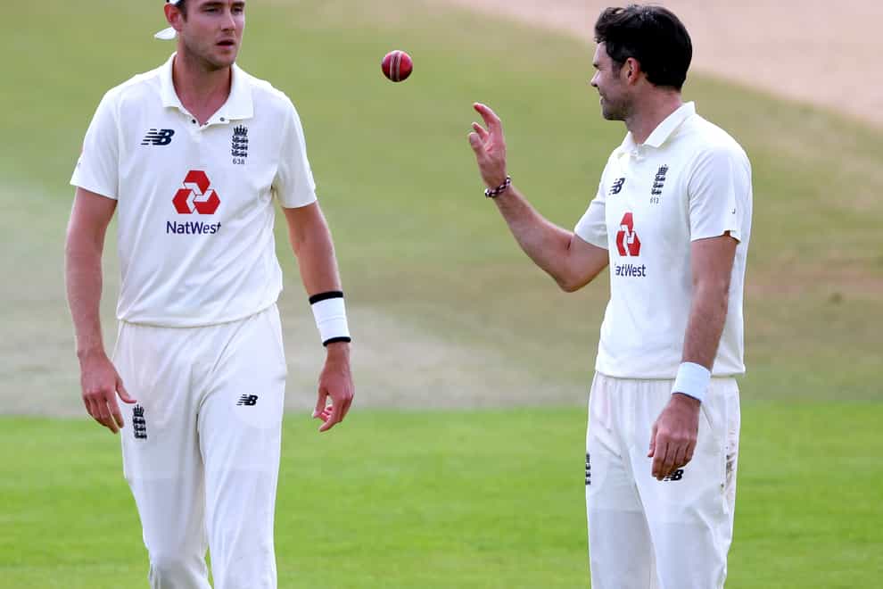Stuart Broad (left) and James Anderson (right) chat