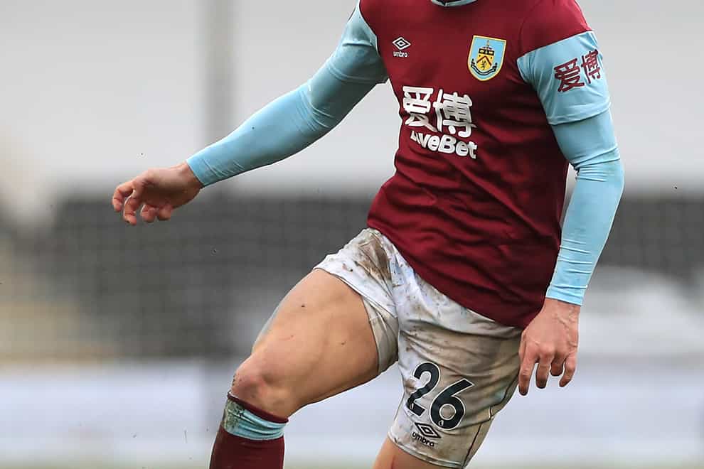 Burnley defender Phil Bardsley has signed a new contract with the club