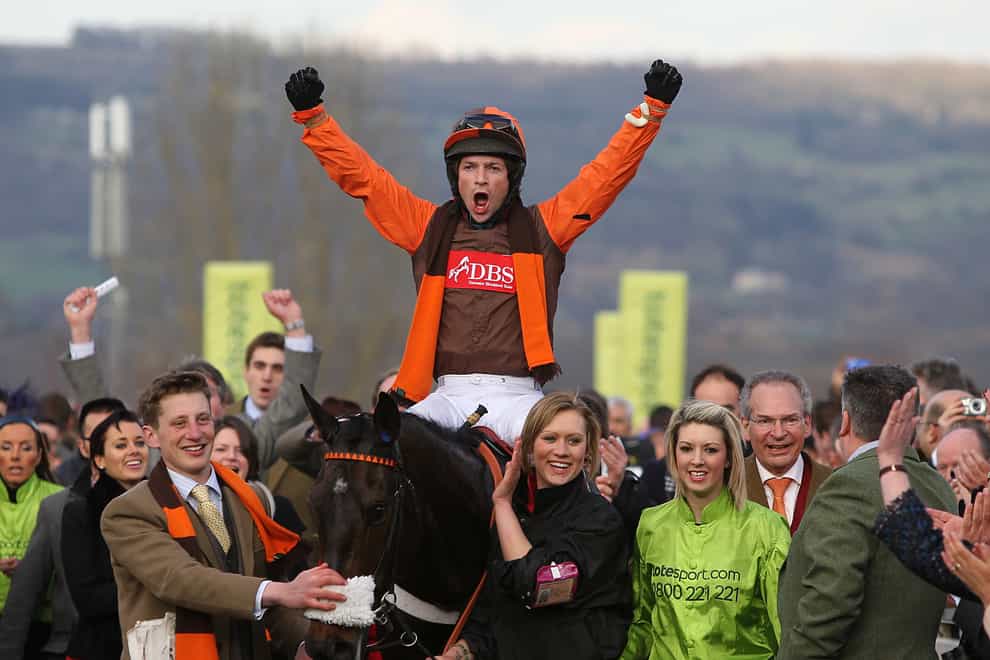 Sam Waley-Cohen and Long Run return in triumph after the 2011 Cheltenham Gold Cup