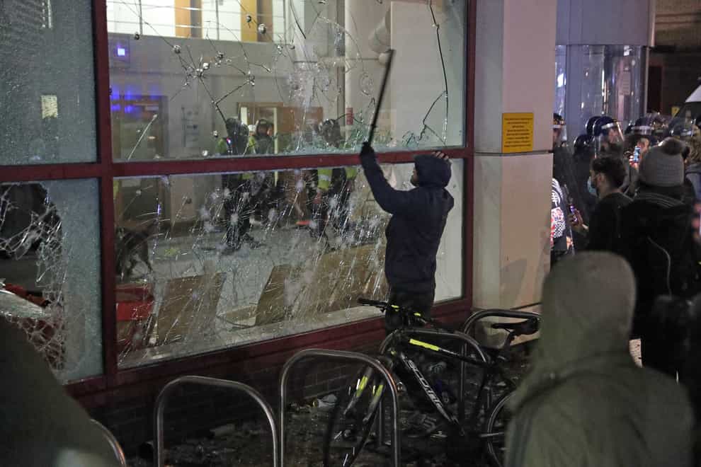 The windows of Bridewell police station being smashed during the riot