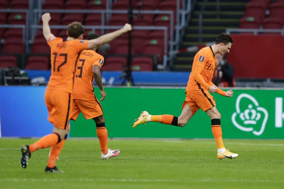 Steven Berghuis, right, celebrates his goal for Holland
