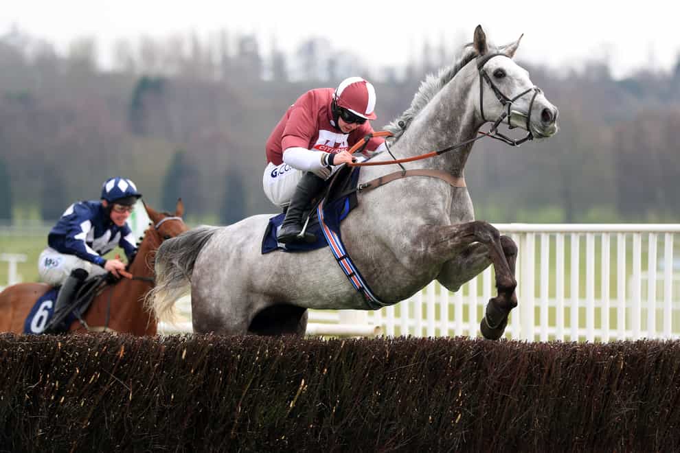 Ask Me Early on his way to victory at Uttoxeter