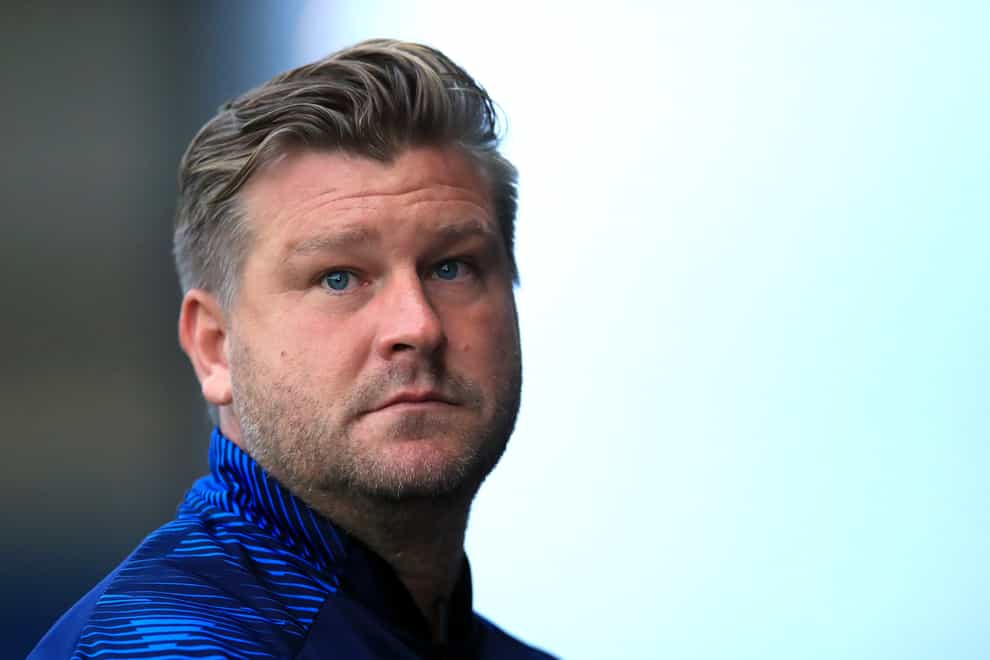 Oxford manager Karl Robinson claims his goalkeeper was headbutted at half-time of Friday's match at Sunderland