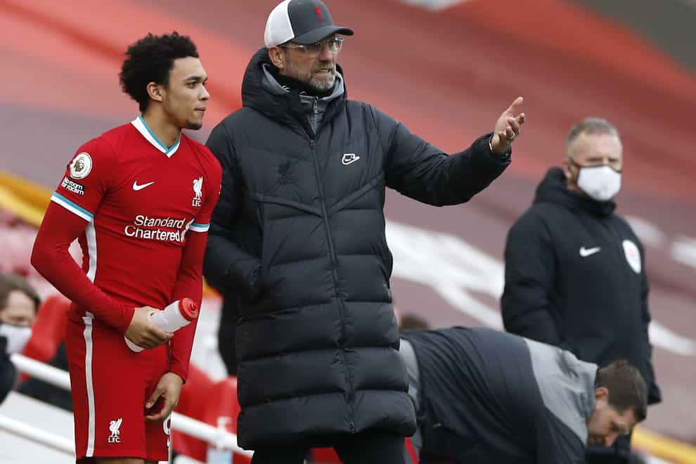 Liverpool manager Jurgen Klopp instructs Trent Alexander-Arnold