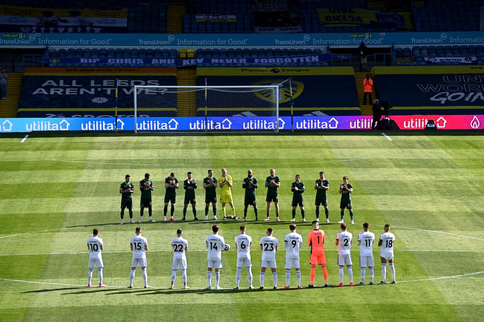 Leeds and Sheffield United players took part in a minute’s applause in memory of Peter Lorimer